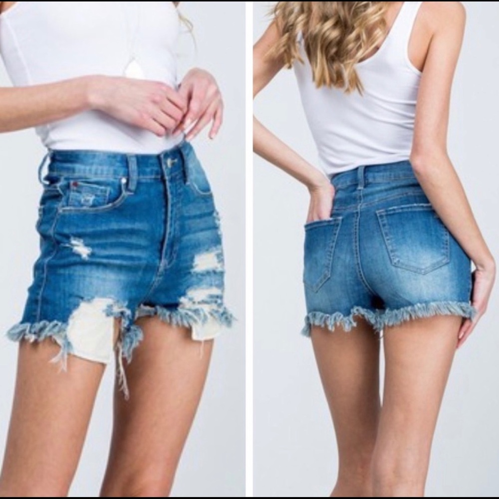 New! Sale! High waisted denim distressed Shorty - Picture 2 of 5